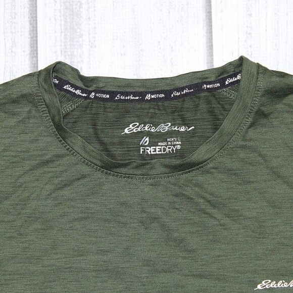 Eddie Bauer Men's Moisture-Wicking Resolution Tee - Picture 3 of 5
